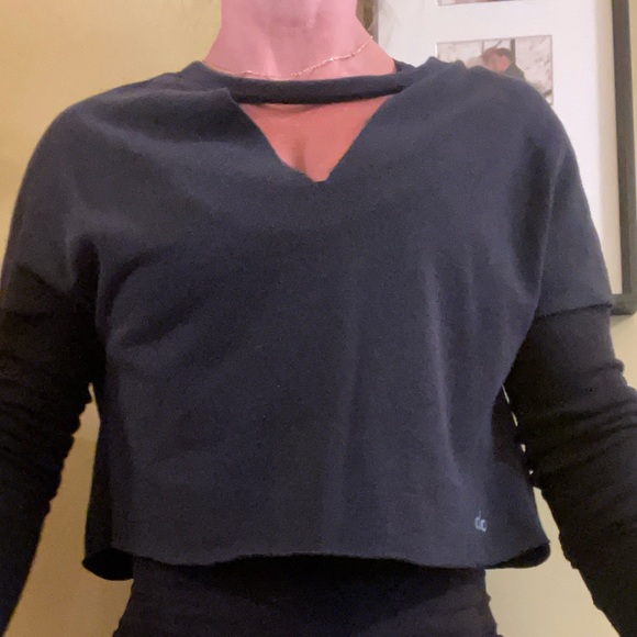 Alo Yoga Black cropped sweatshirt - Picture 3 of 7